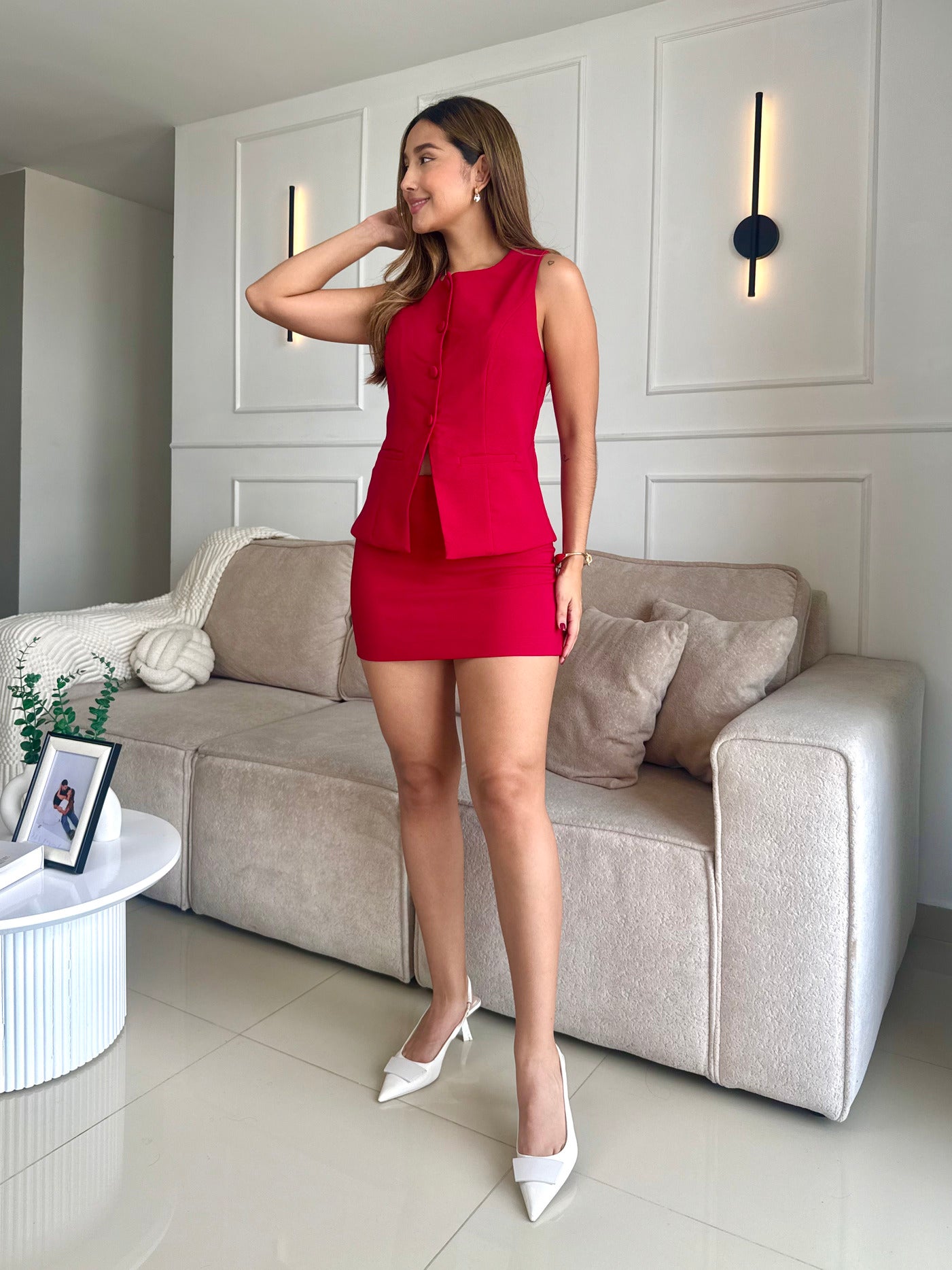 Set camisa 4 botones y falda recta color rojo cereza