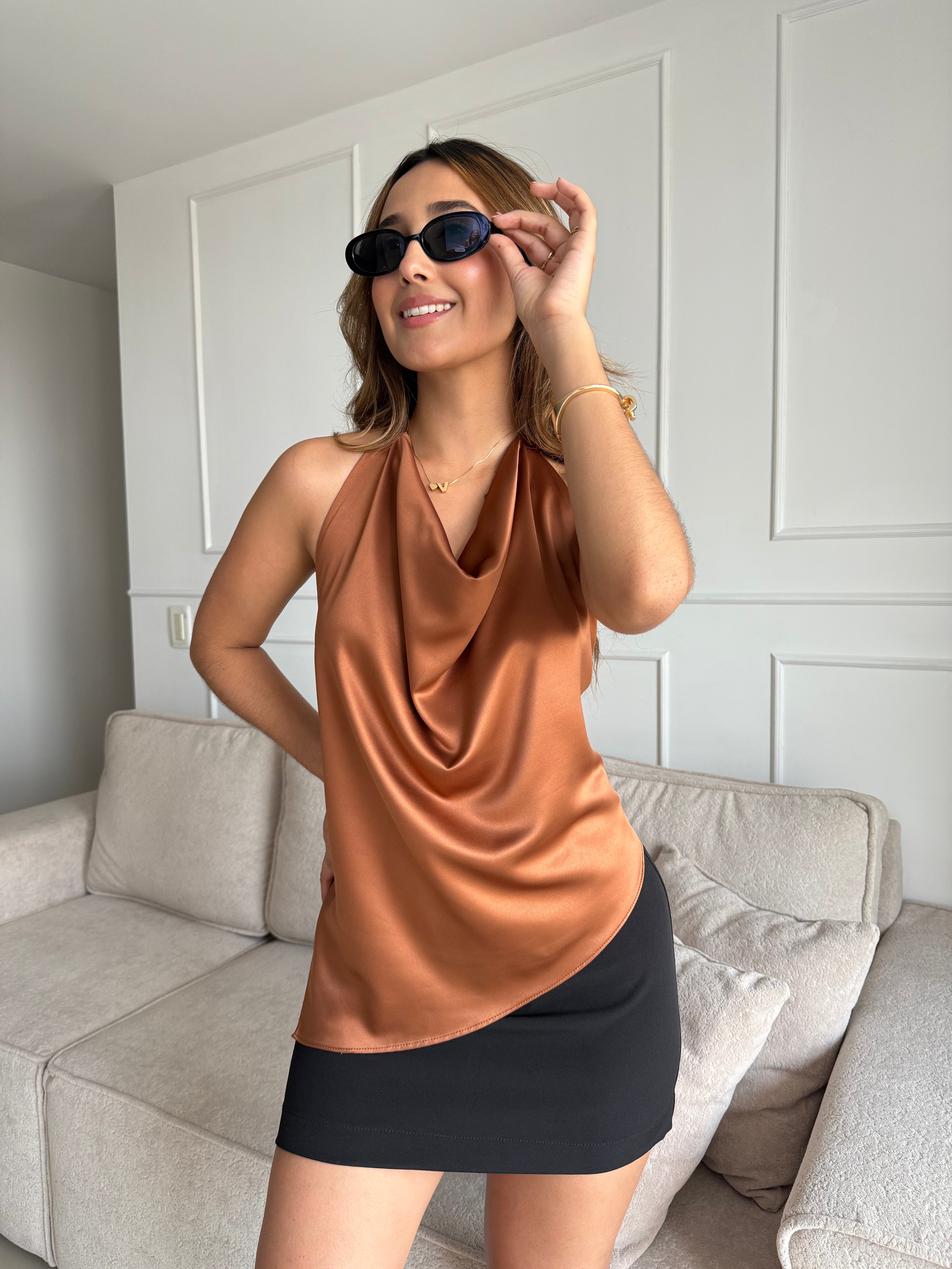 Blusa halter escote babero color mocca