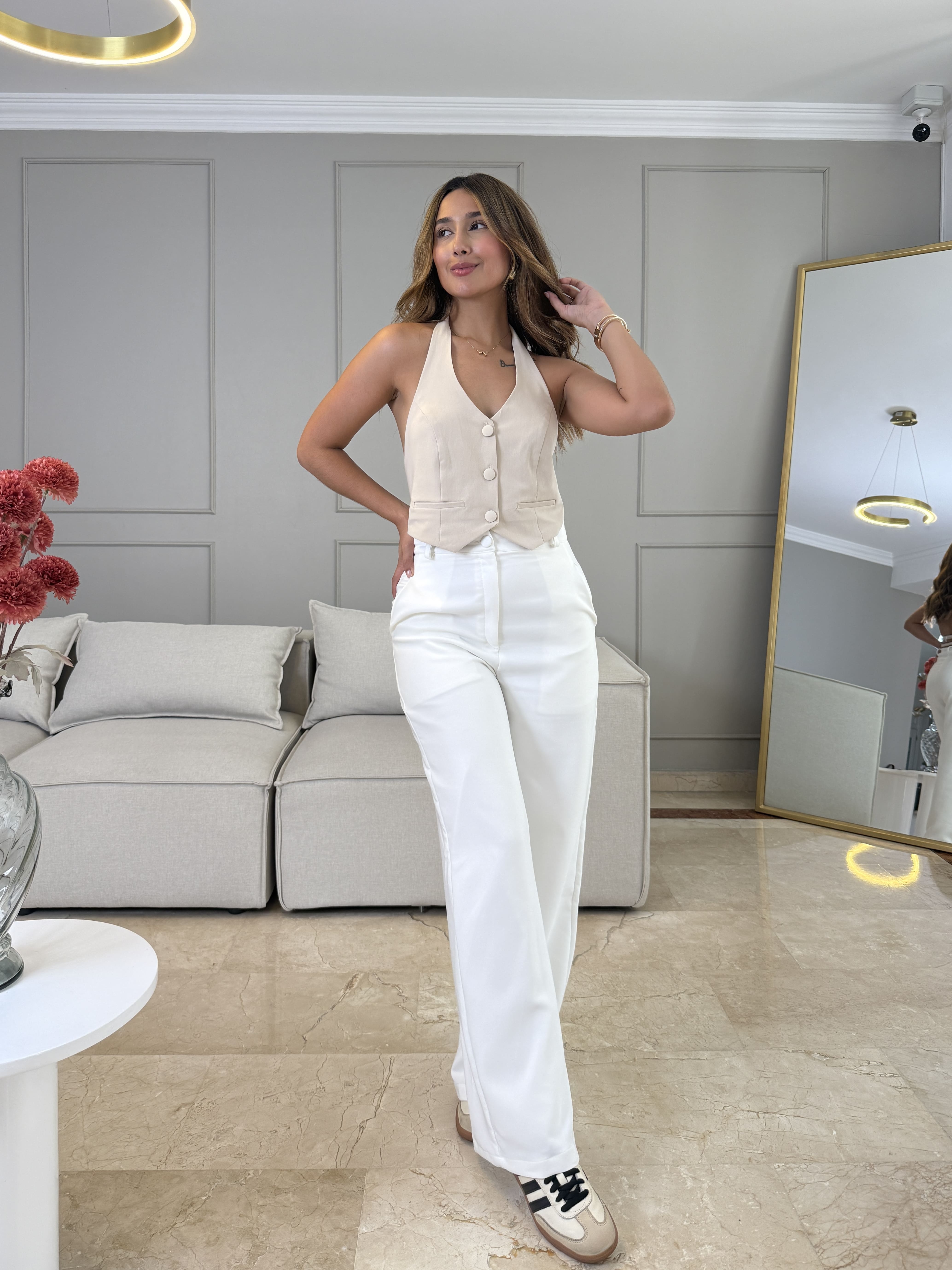 Pants with pockets in White