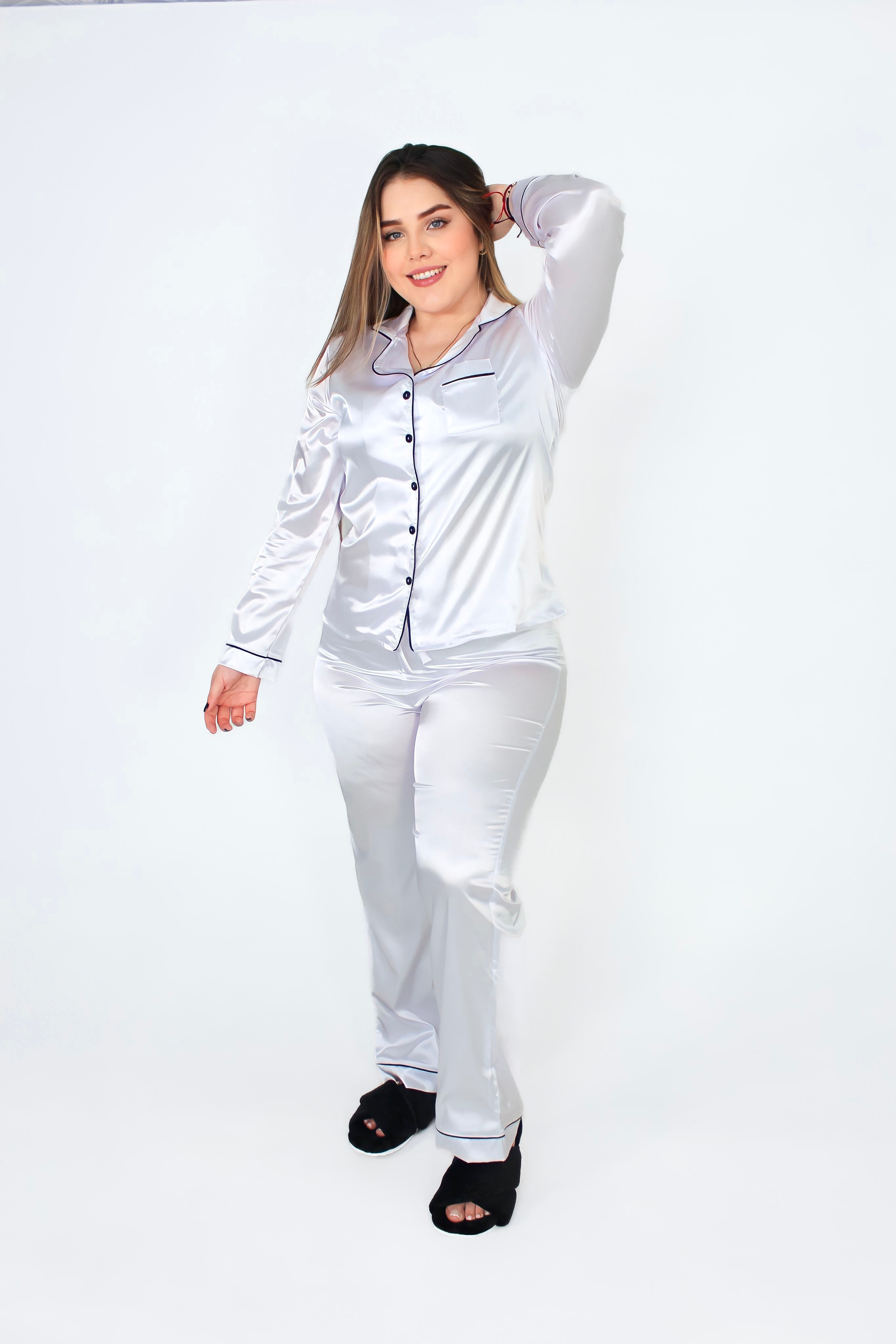 Pijama manga larga y pantalon en satin blanco