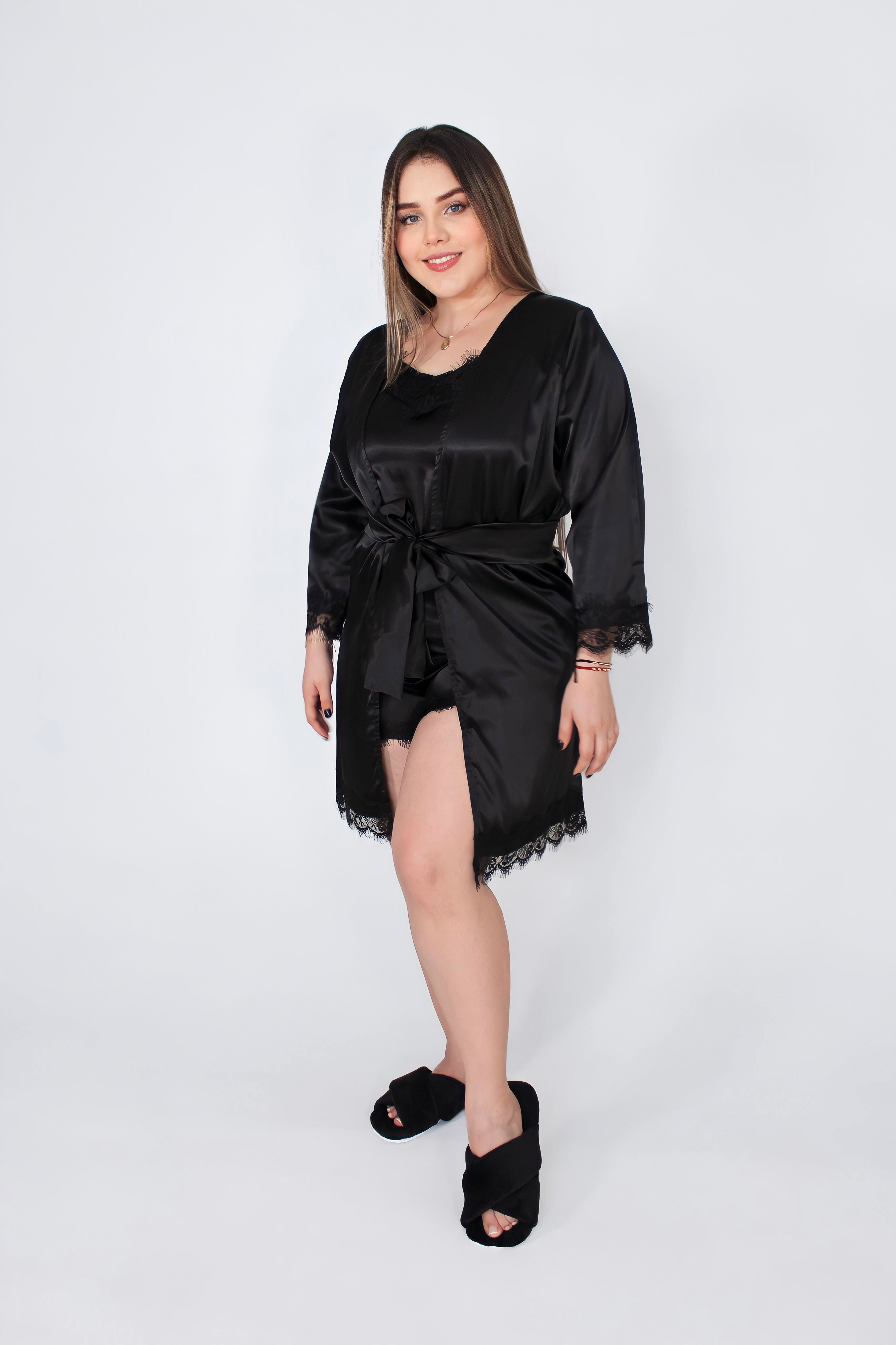 Kimono in black satin with lace