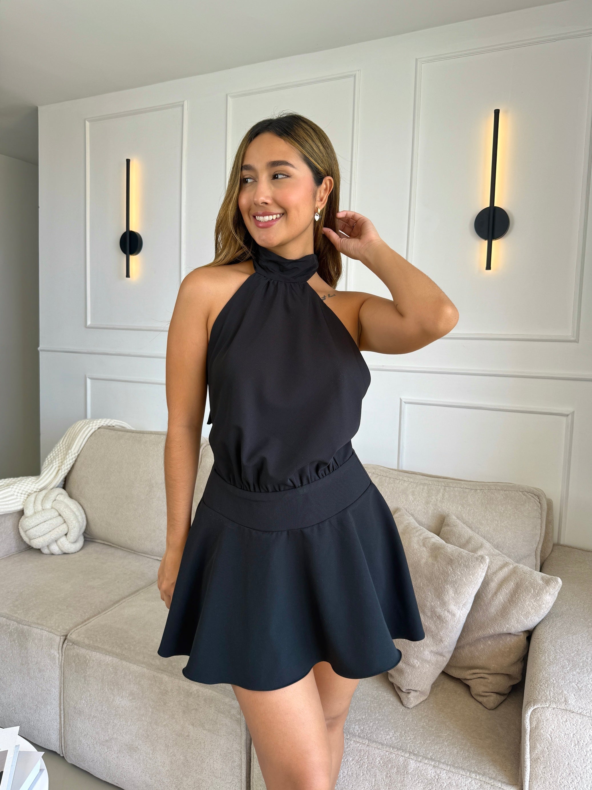 Vestido halter en color negro