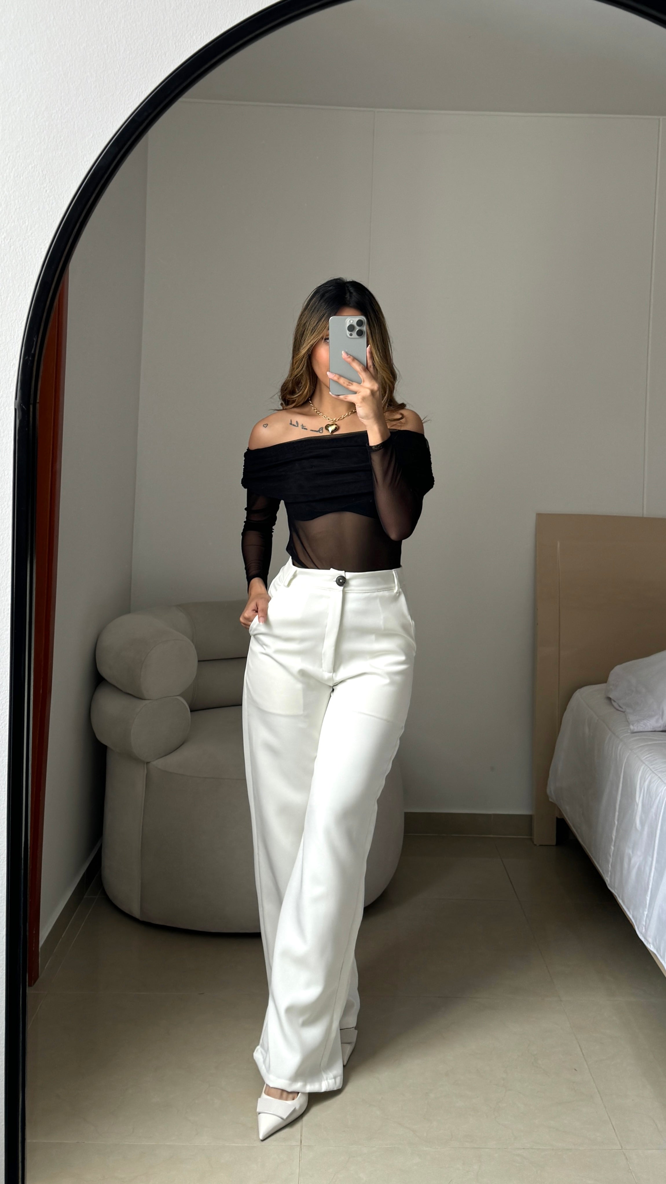 Pants with pockets in White