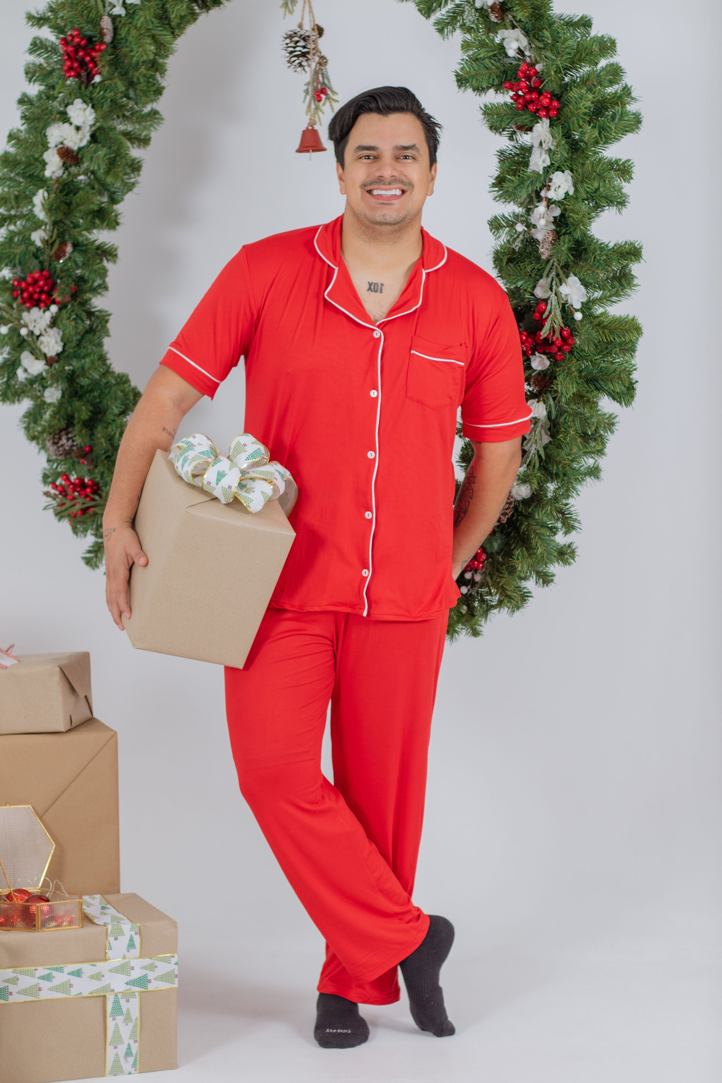 Short sleeve Christmas pajamas and men's pants in super soft red cotton